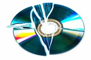 108119-cracked_cd_617_409